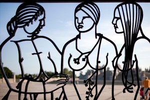 彫刻公園への入り口、3人の女性、346456の鉄の詳細